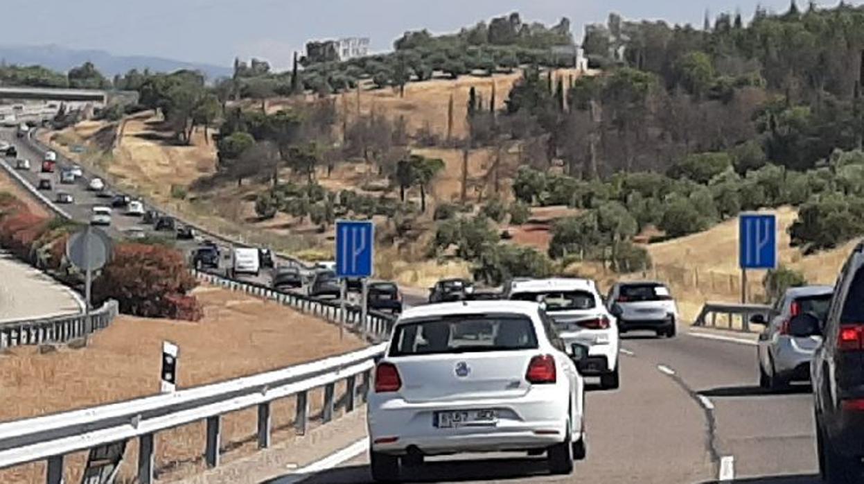 Una caravana de automóviles se moviizó el mes pasado para exigir trenes para Jaén