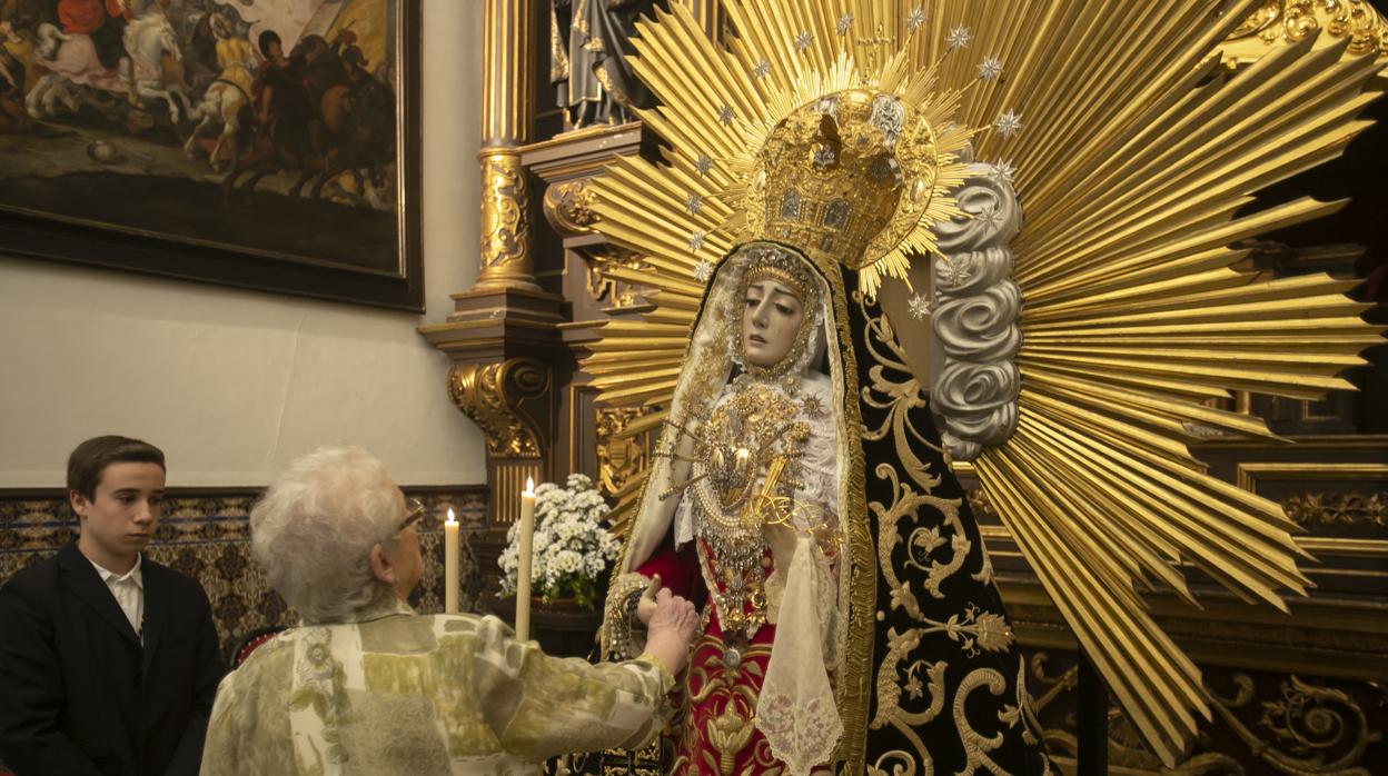 Besamanos de la Virgen de los Dolores