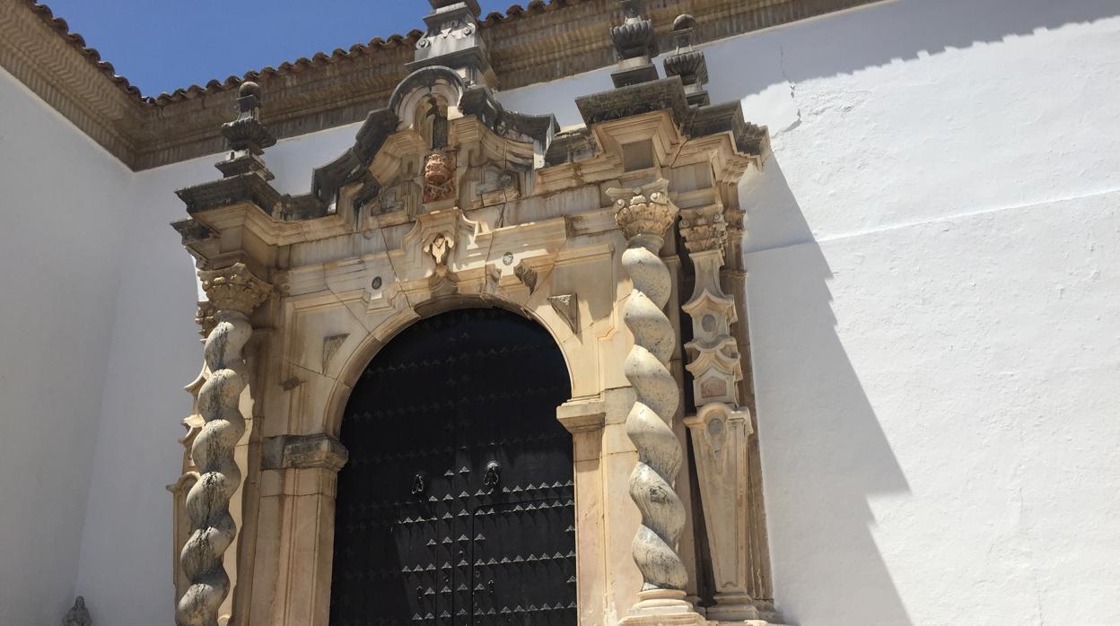 Fachada de la iglesia de la Asunción de Cabra