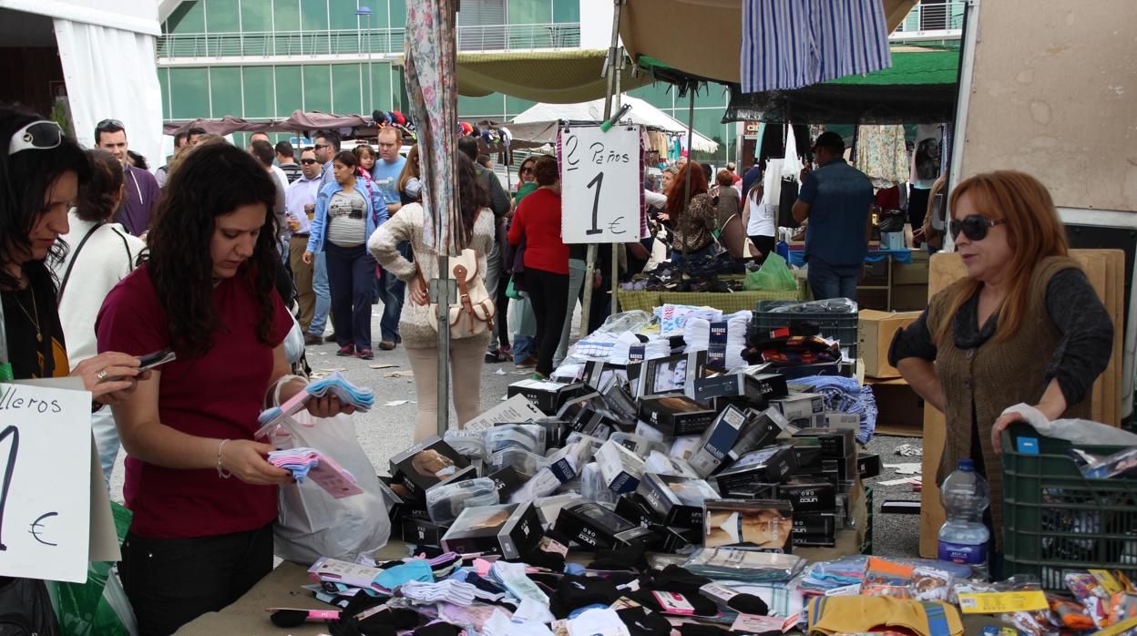 Uno de los puestos del mercadillo de Lucena