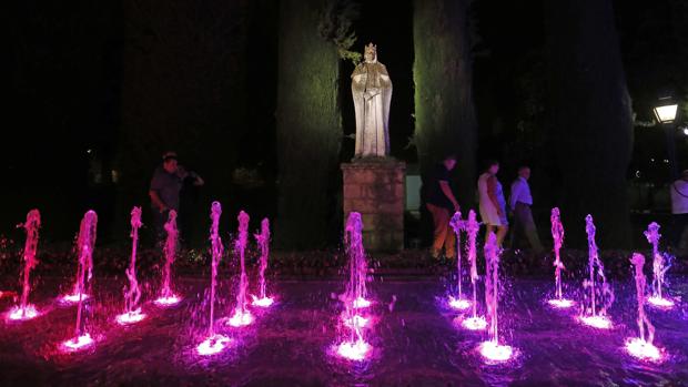 El espectáculo nocturno del Alcázar de Córdoba, un problema que no ve la luz al final del túnel