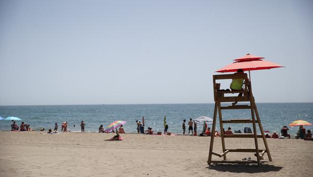 El mar y más gente