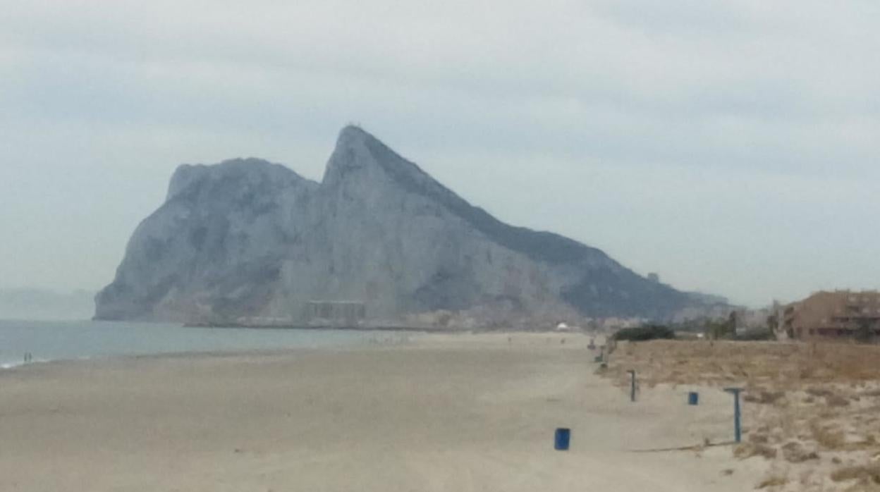 Instantánea de la playa de El Burgo, en La Línea de la Concepción