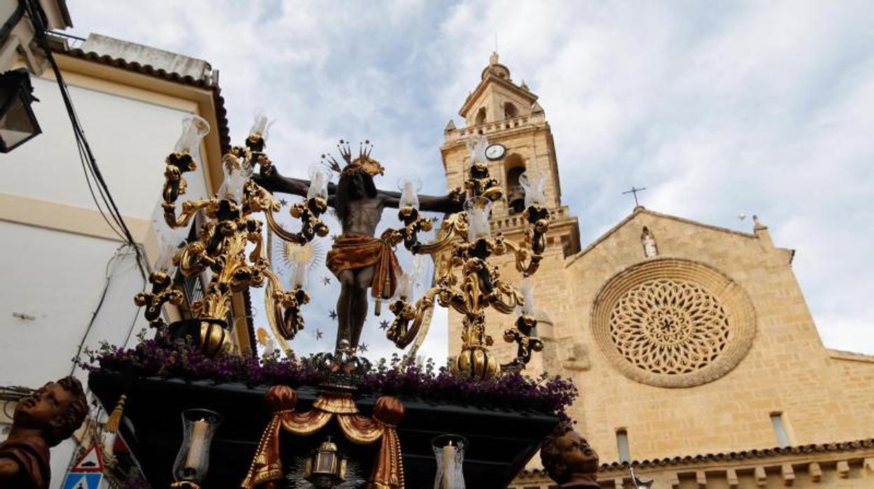 El Remedio de Ánimas ante la parroquia de San Lorenzo