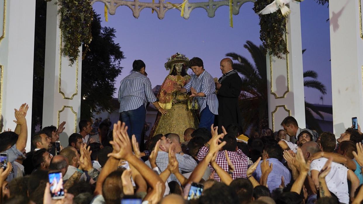 La Virgen del Rocío a su llegada de Pastora