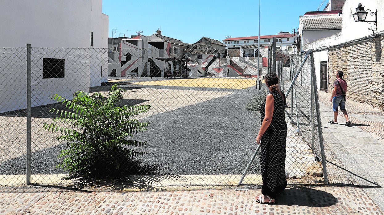 Espacio del antiguo cine Andalucía, cerrado a cal y canto