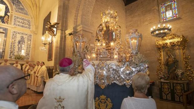 La hermandad del Carmen de San Cayetano regalará un manto a la Virgen de la Fuensanta