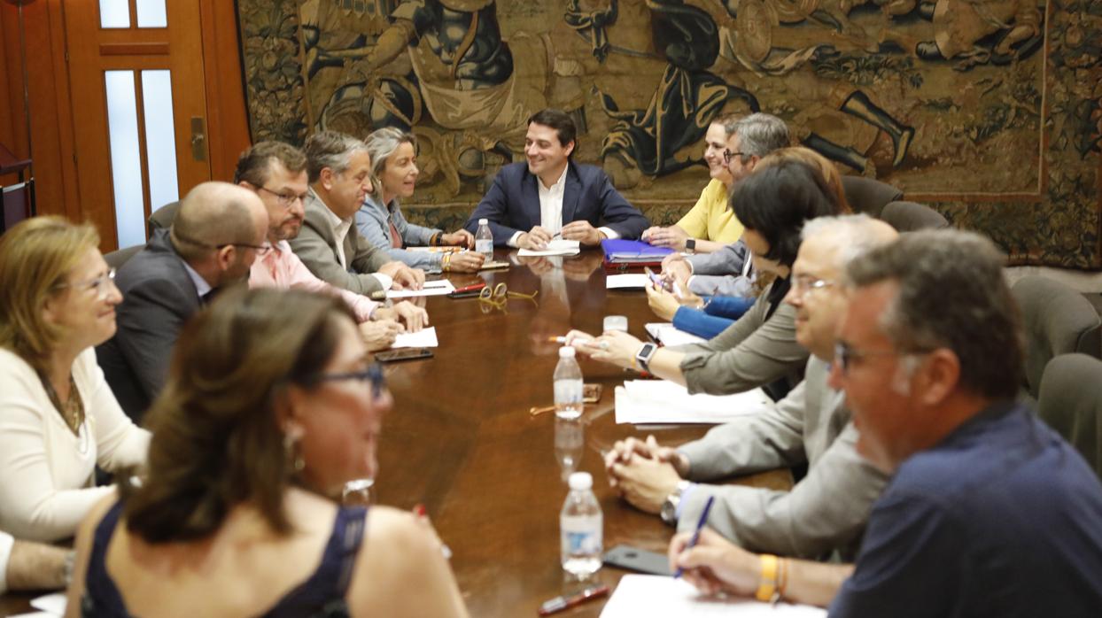 José María Bellido preside una reunión con sus concejales de gobierno