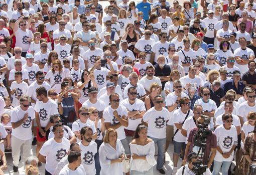 Decenas de personas han acudido a la concentración de este viernes