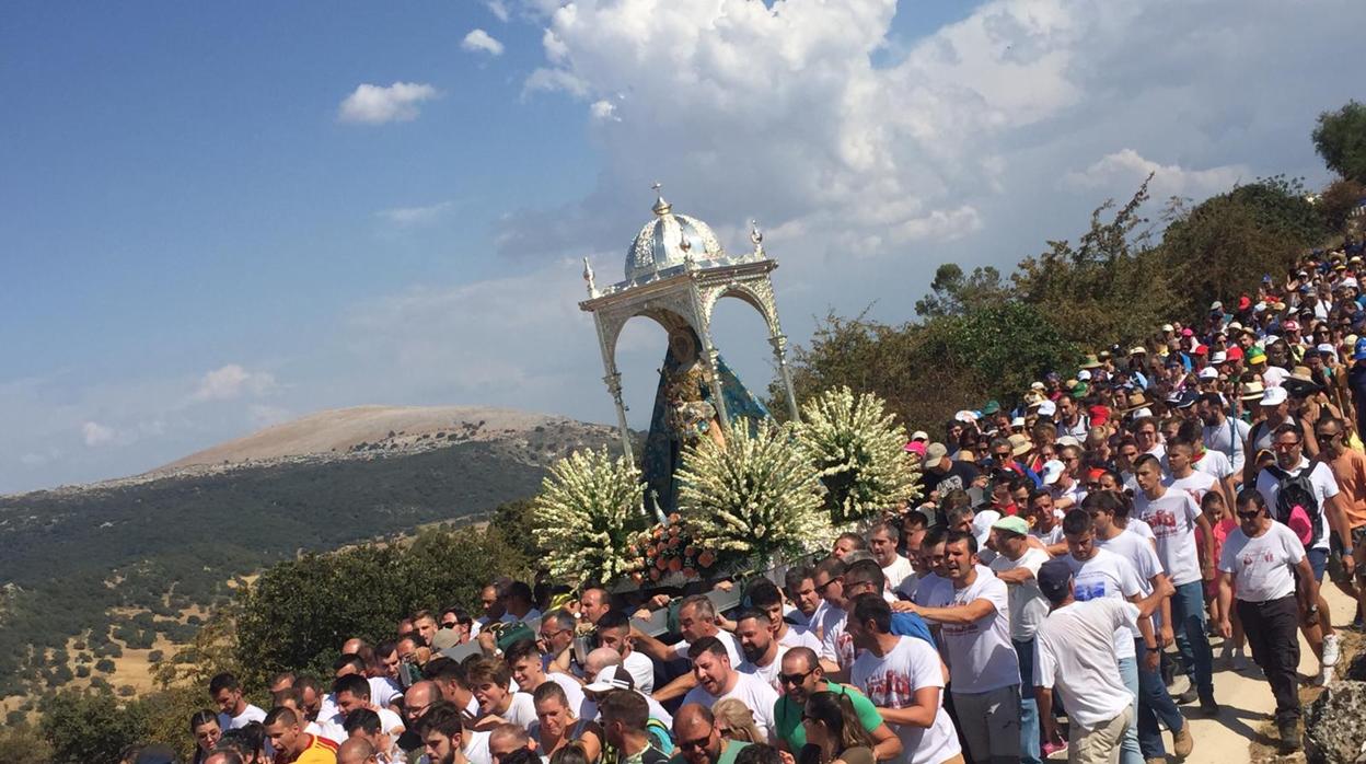 «Bajá» de la Virgen de la Sierra de Cabra de su santurario del Picacho