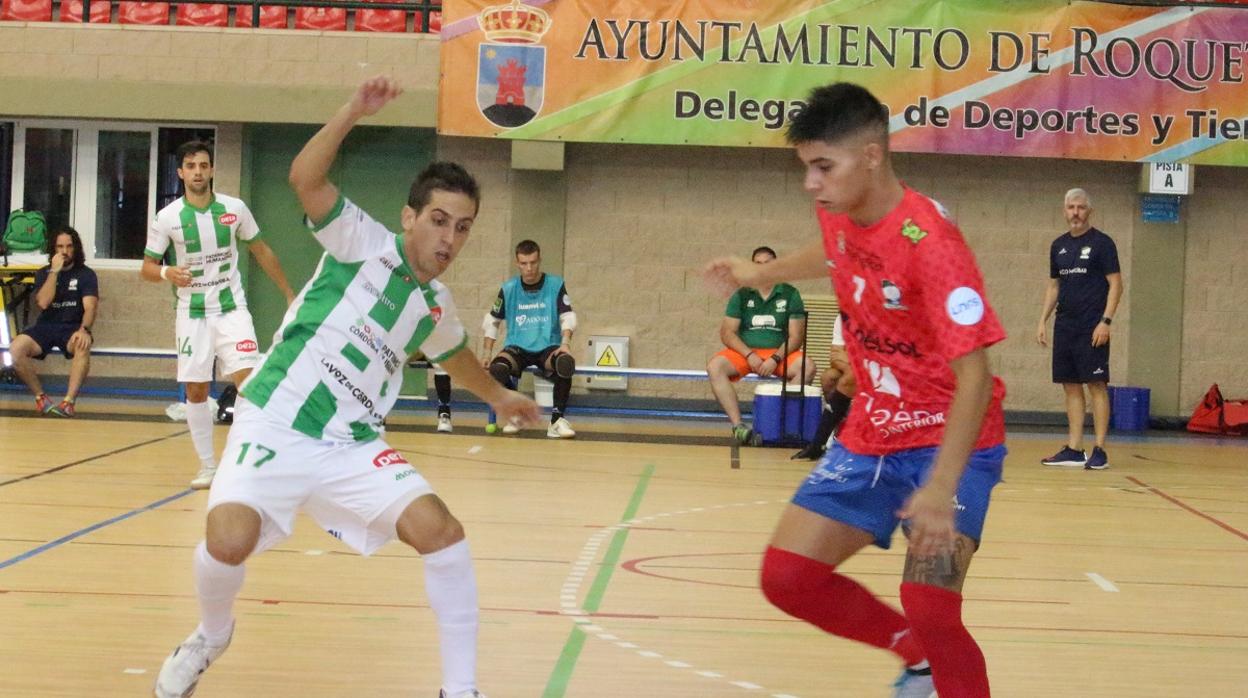 Javi Sánchez presiona por un balón