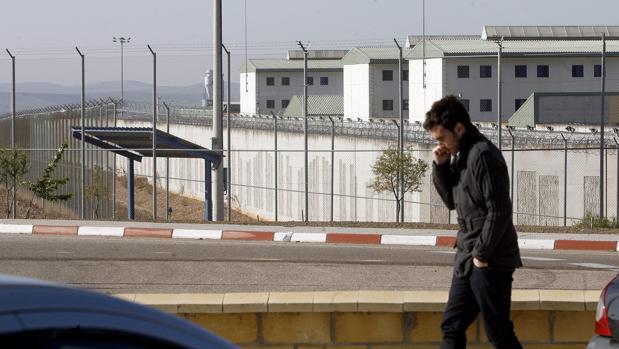 Trabajadores de la prisión de Córdoba denuncian los retrasos al aislar a un interno con tuberculosis