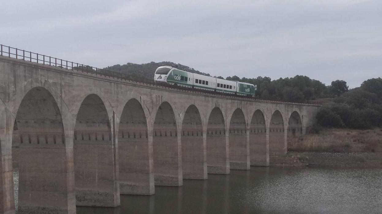 Un tren de pruebas de Adif, en la línea Córdoba-Almorchón en mayo de este año