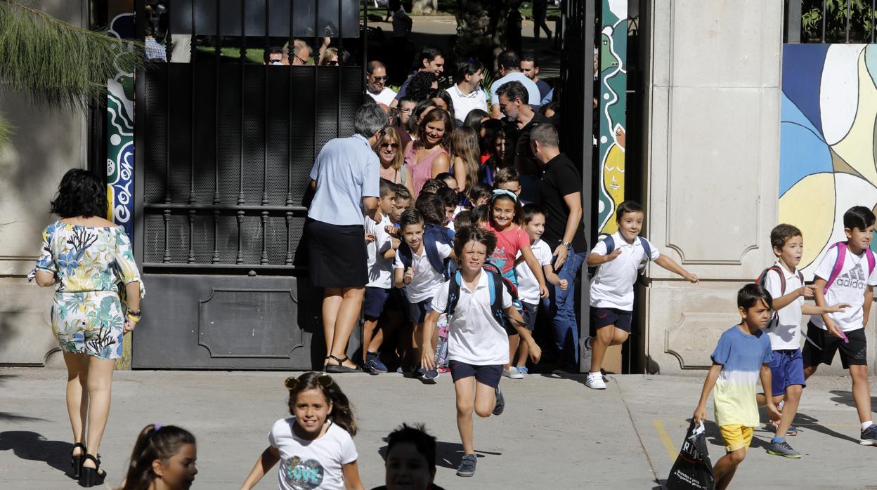 Salida de clase en el primer día de colegio del año pasado en Córdoba