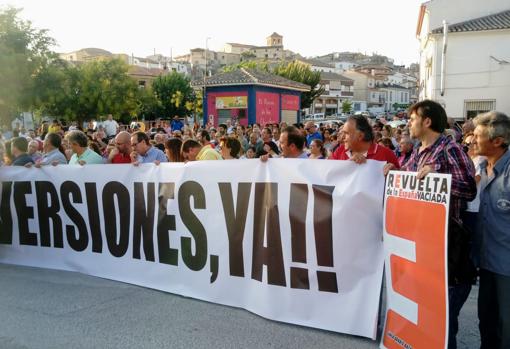 Manifestación de vecinos y alcaldes del norte de Granada.
