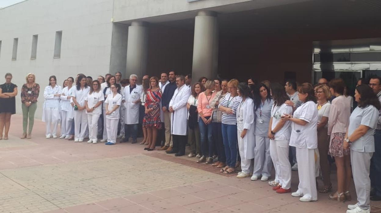 Concentración contra las agresiones en el hospital Alto Guadalquivir