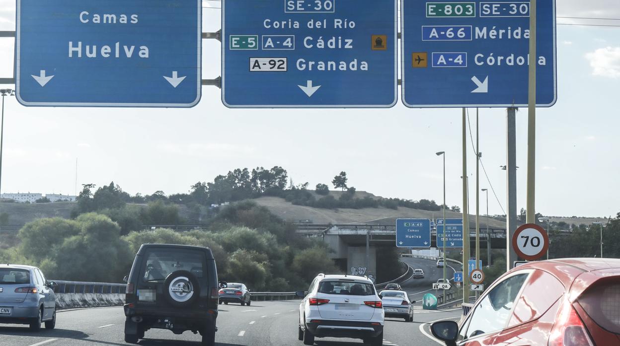 Desviaciones hacia Huelva y Cádiz en los accesos a Sevilla