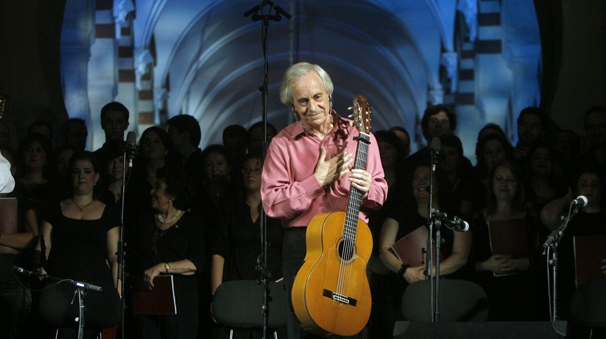 Paco Peña, durante un concierto en la Mezquita-Catedral de Córdoba