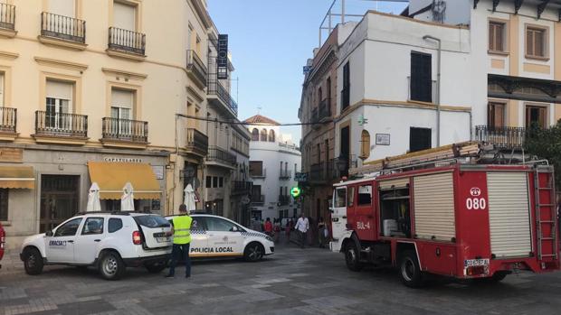 El escape de gas en la calle Pedro López de Córdoba está controlado y se restablece el suministo