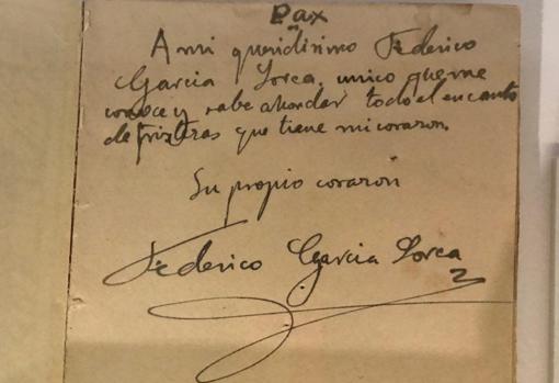 Lorca se dedicó su primer libro a sí mismo.