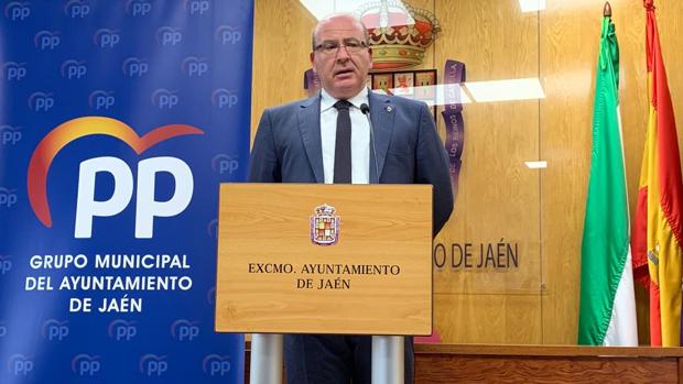 El PP denuncia que el alcalde de Jaén sigue la hoja de ruta que le dicta el presidente de la Diputación