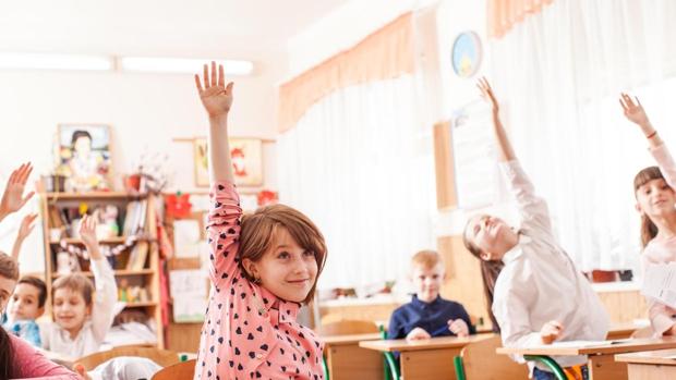 Una buena luz ambiental en las aulas escolares para combatir la miopía