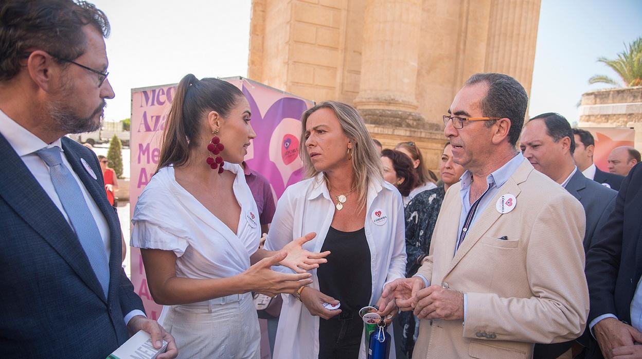 Isabel Albás e India Martínez, ayer en Córdoba junto a concejales de Cs