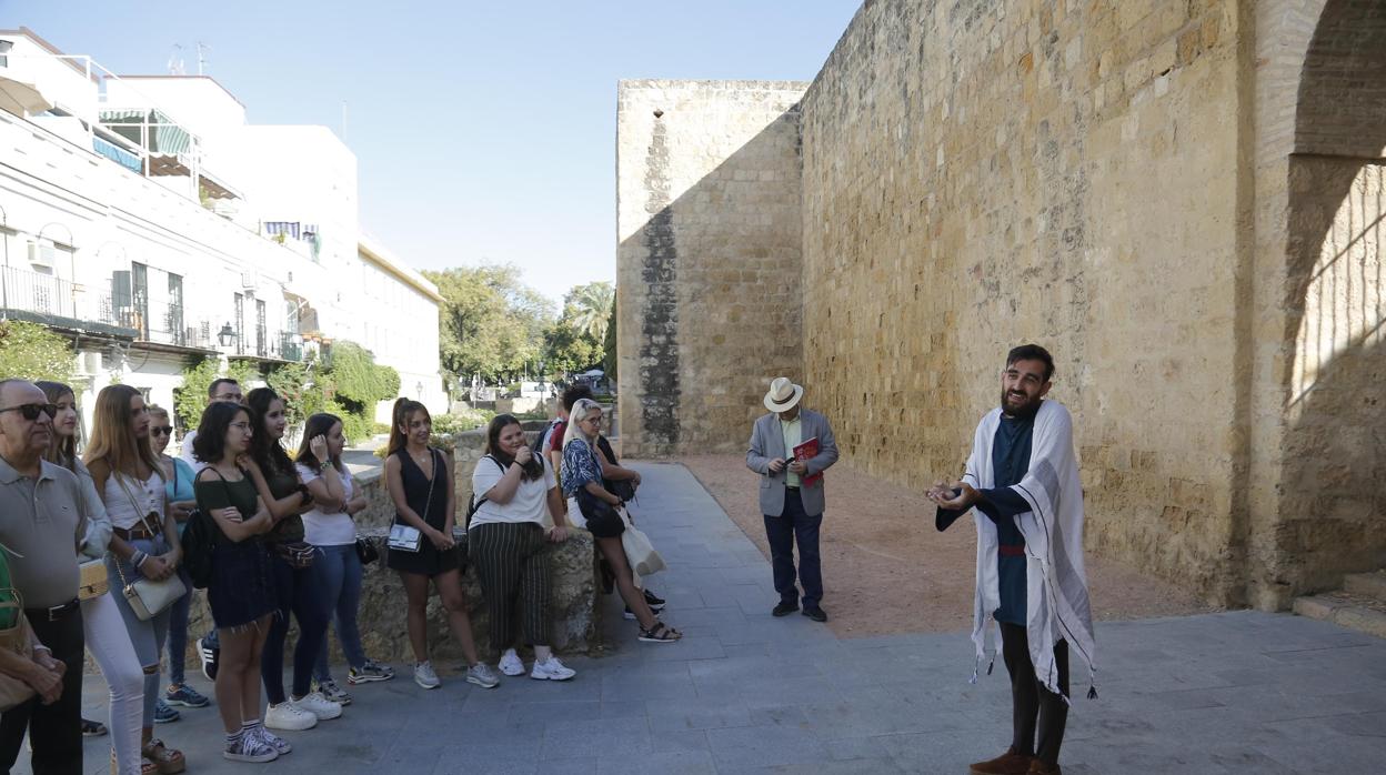 Visita teatralizada en la calle Cairuán