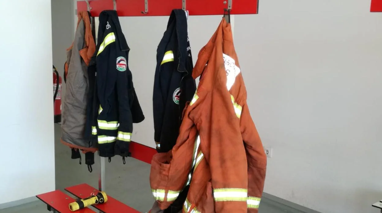 Equipos del personal de un parque de bomberos