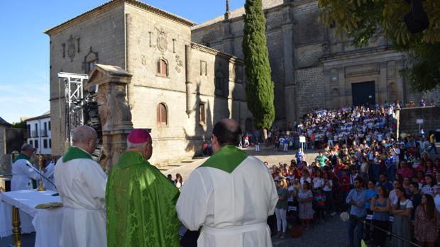 Más de 600 adolescentes homenajean a San Juan de Ávila en Baeza