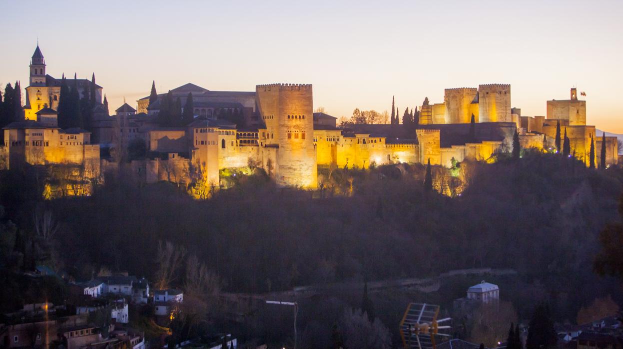 Vistas de la Alhambra de Granada desde el mirador de San Nicolás