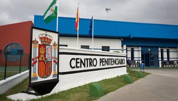 Trasladado a Algeciras un peligroso recluso implicado en graves altercados en Córdoba