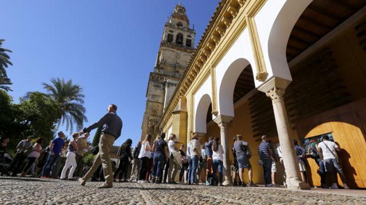 Turistas en la Mezquita-Catedral de Córdoba