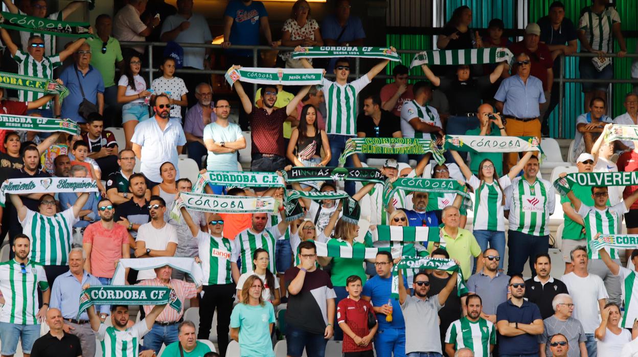 La afición del Córdoba CF, en el último partido ante el Cádiz B