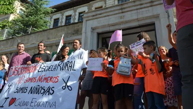 Los escolares en huelga de La Alpujarra vuelven a clase pero seguirán las movilizaciones contra los recortes