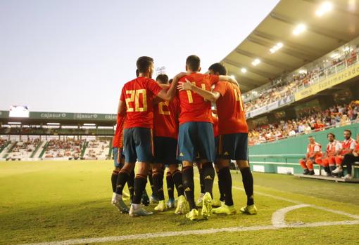 España celebra el gol de Manu García