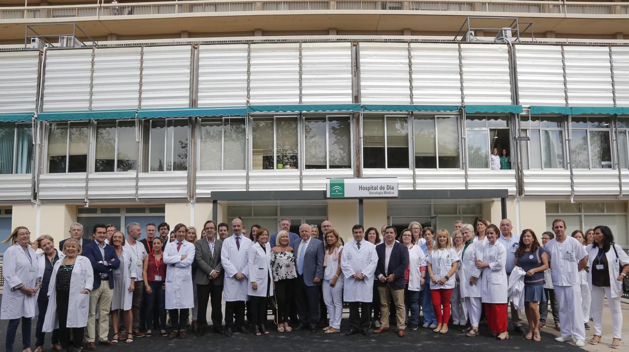 Visita del consejero al nuevo Hospital de Oncología de Córdoba