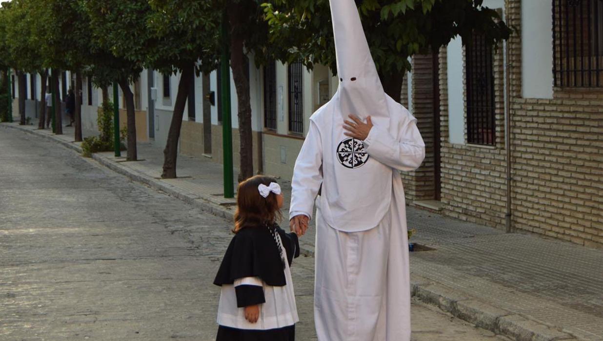 La nueva túnica de la hermandad de la Presentación al Pueblo