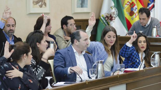 El fiscal pide 12 años de inhabilitación por presunta prevaricación al exalcalde del Partido Popular en Almonte