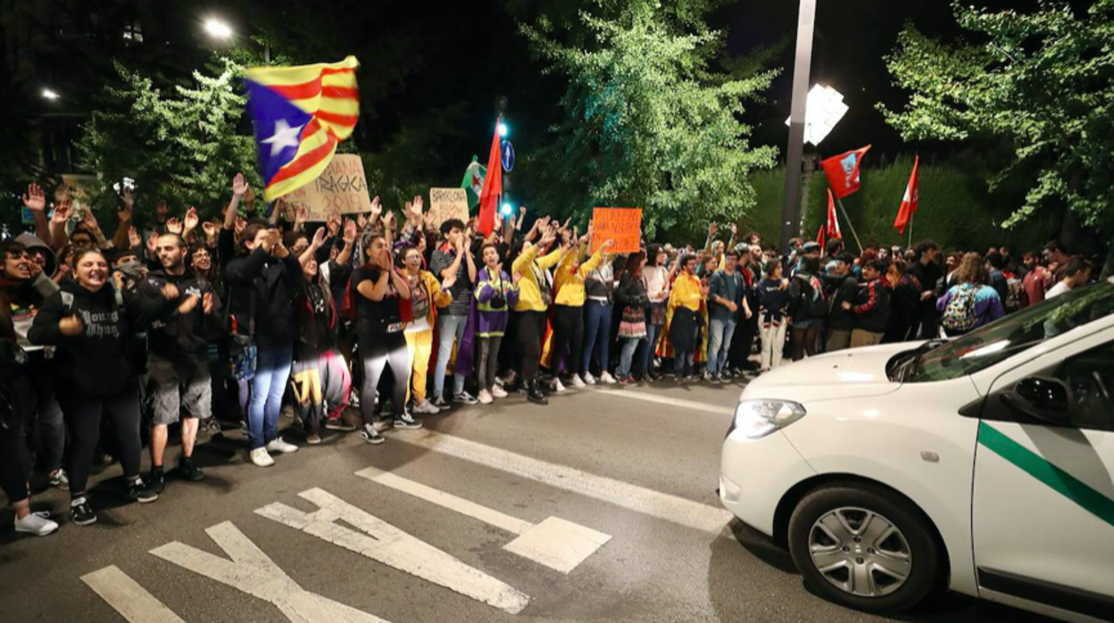 Los manifestantes cortaron el tráfico en algunas de las calles de Granada.