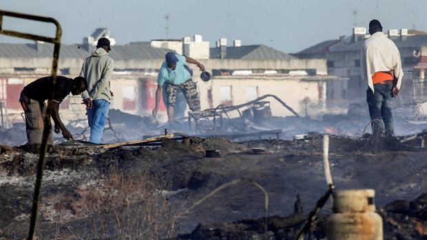 Afectados por el incendio en el asentamiento de Lepe: «Nadie debería vivir en estas condiciones»