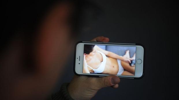 «Sexting» entre los jóvenes andaluces: así mandan  mensajes sexuales con el móvil