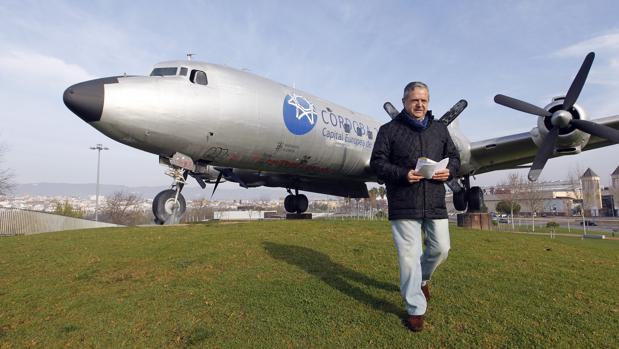 Urbanismo plantea retirar el avión cultural de Córdoba 2016 del Balcón del Guadalquivir