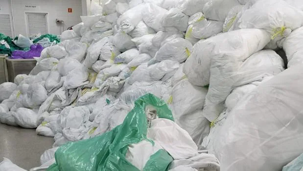 Más de  kilos de ropa sucia o manchada de sangre y vómitos se  acumulan en un hospital de Huelva