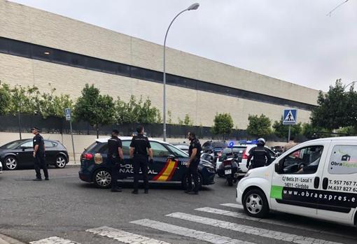 Conductor a la fuga: detenido tras saltarse un control y huir en un coche con una mujer y un niño en Córdoba