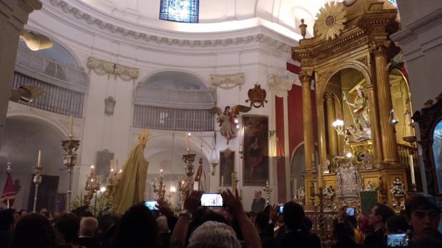 La Paz y Esperanza de Córdoba inicia su camino de actos hacia la coronación con el rosario ante San Rafael