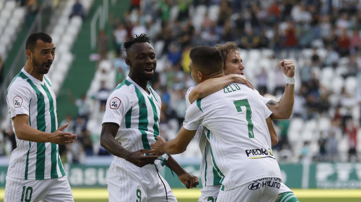 Cámara abraza a Zelu tras el primer gol