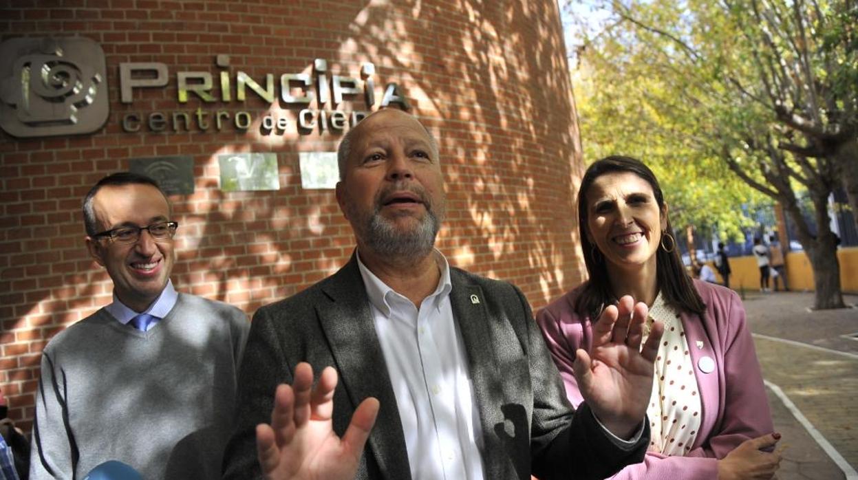 Javier Imbroda, junto al director del Centro Principia, José Carlos Clavijo, y la delegada de Educación, Mercedes García