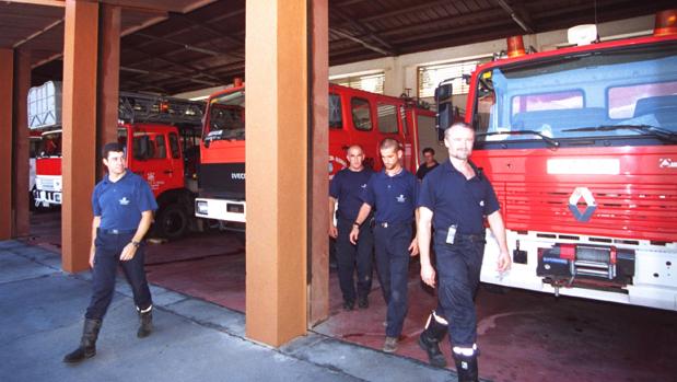 Los Bomberos de Córdoba liberan a una niña, que tenía el pie atrapado en una alcantarilla