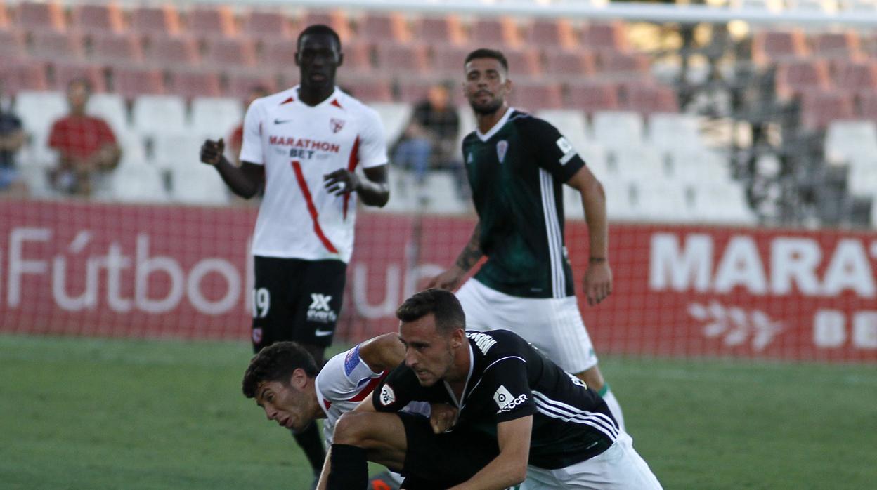 Imanol cae en el partido ante el Sevilla Atlético